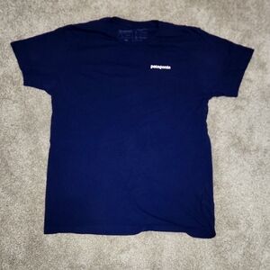 Patagonia Men's Navy Blue T-Shirt